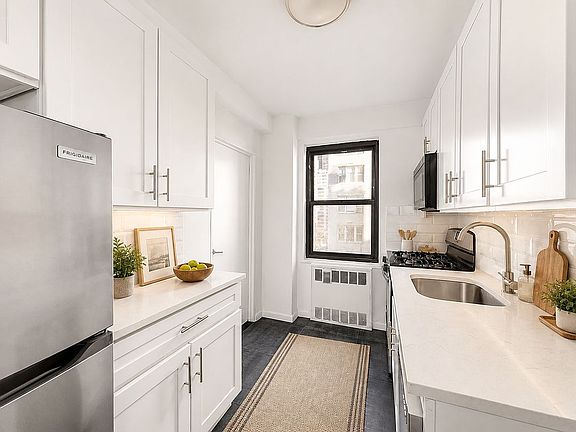 3rd image of 200 E 36th St APT 9D
