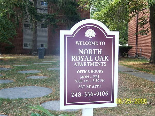 NORTH ROYAL OAK APTS sign