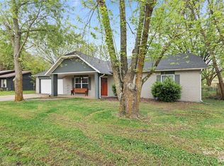 405 SW 10th St, Bentonville, AR 72712