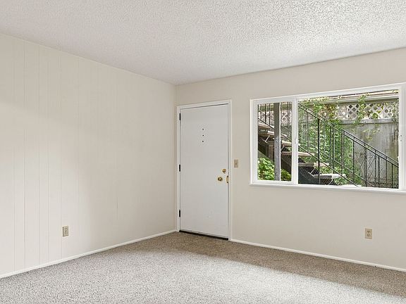 5th image of 3832 SE Center St #3832