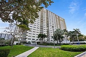 4th image of 3200 Port Royale Dr N APT 1009