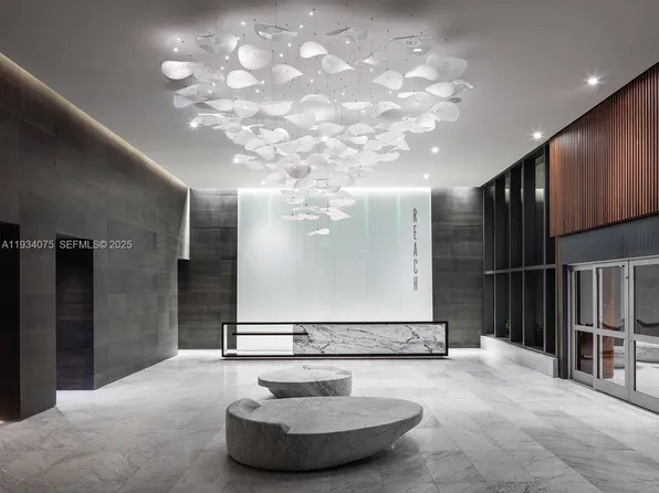 68 SE 6th St APT 2006, Miami, FL 33130