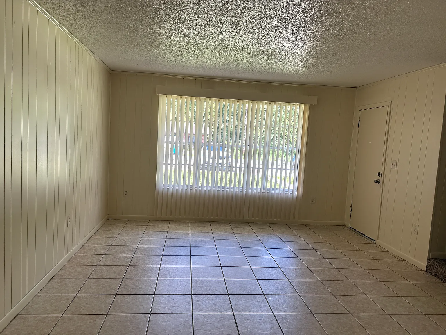 2 bed, 1.5 bath, 1250 sqft, $1,550 — Photo 2