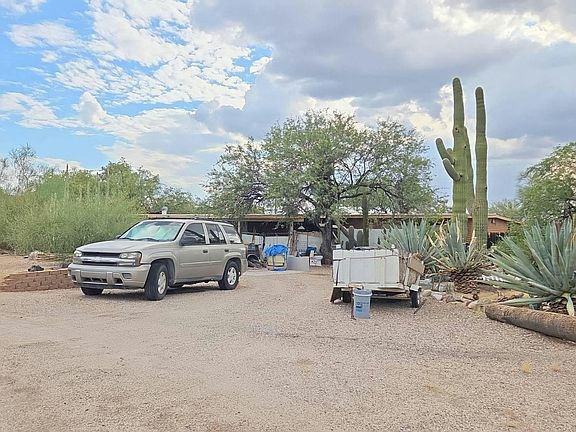 2nd image of 7025 N Montebella Rd