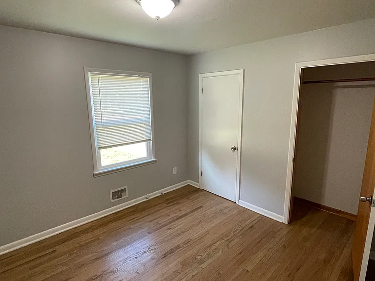 409 W Walnut St #B — Photo 7