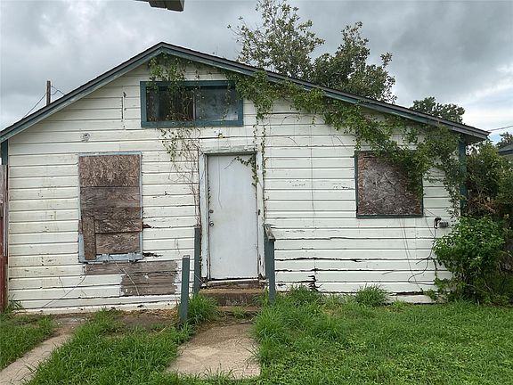 2nd image of 213 E Bernard St