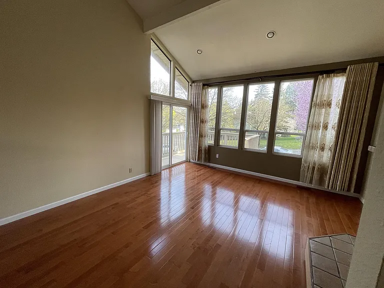 15810 NE 66th Pl — Photo 13