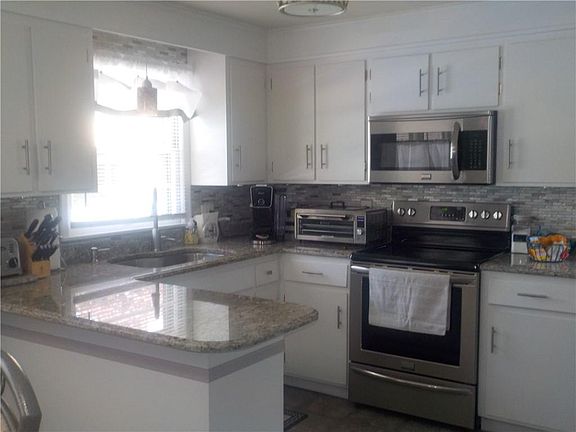 3rd image of 72 Wayne Rd