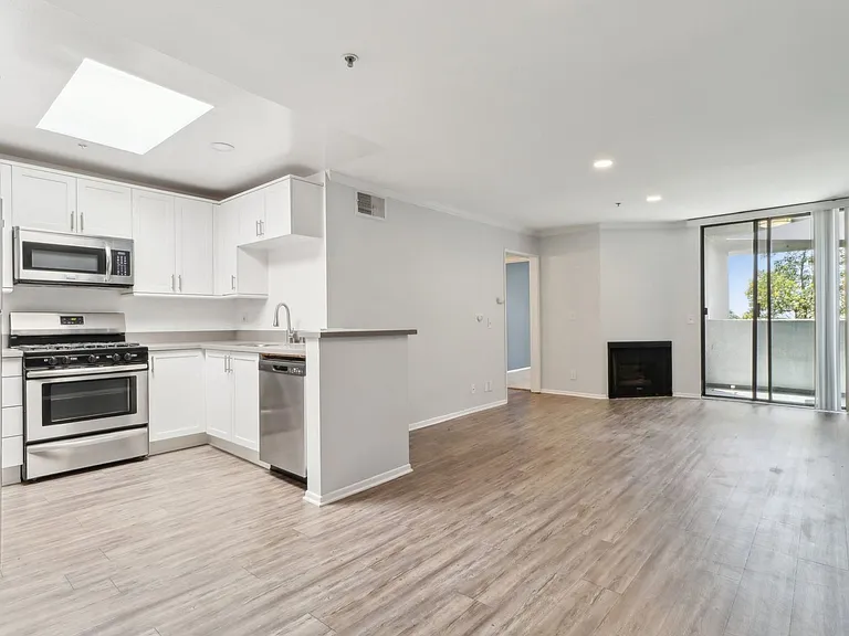 1223 Federal Ave — Photo 82