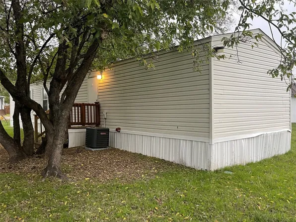 1908 Pelican Dr N, Azle, TX 76020