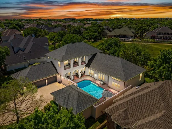 911 Walnut Falls Cir, Mansfield, TX 76063