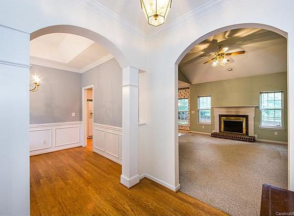 4th image of 3817 Bon Rea Dr