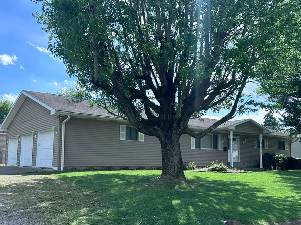 409 6th St, Belpre, OH 45714