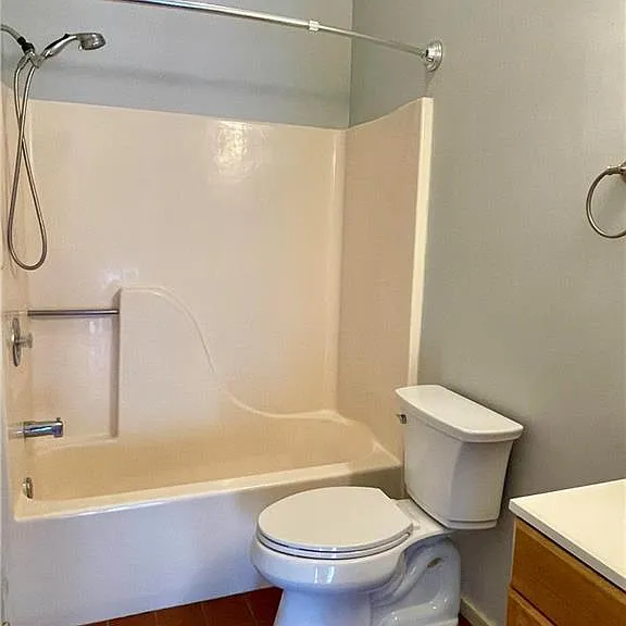 2nd Fl 1 bedroom Loft Bath