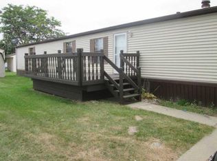 25066 Navaho Ave, Flat Rock, MI 48134