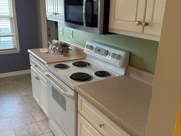 1687 Summerwoods Cir — Photo 2