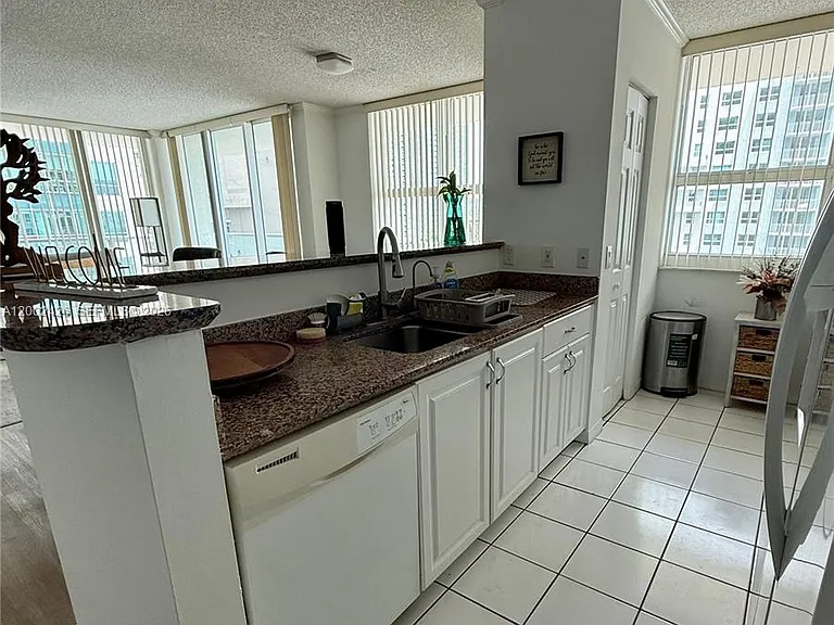 1155 Brickell Bay Dr #1702 — Photo 4