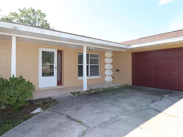 907 Primrose Ter — Photo 3