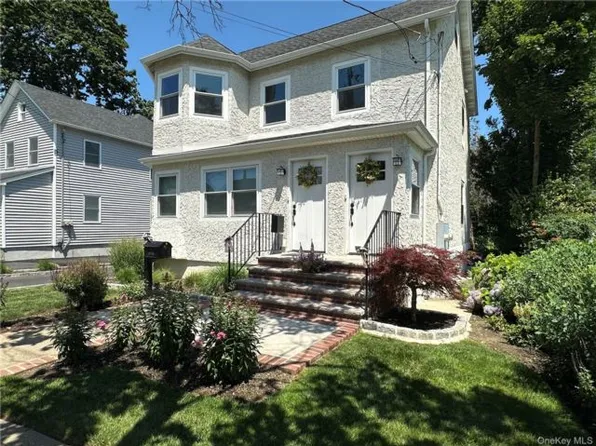 11 Ohio Ave, Port Washington, NY 11050