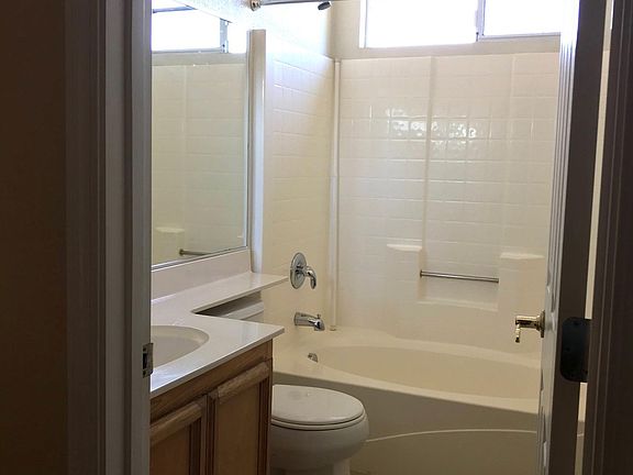 5th image of 225 Wildflower Dr