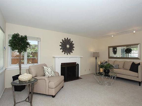 3rd image of 4042 Park Blvd