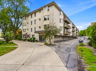 8232 Niles Center Rd APT 312, Skokie, IL 60077