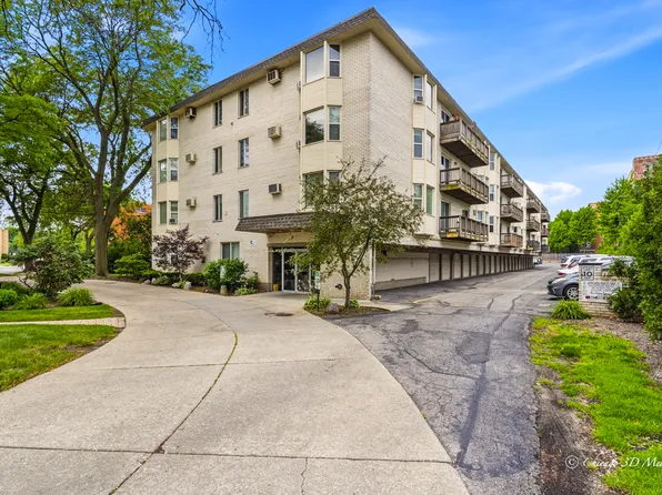 8232 Niles Center Rd APT 312, Skokie, IL 60077