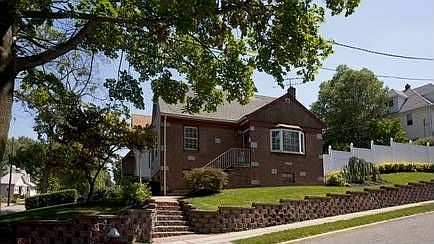 Virtual Tour: http://tours.imagemaker360.com/Viewer/12idx.asp?ID=87113idx&Medi