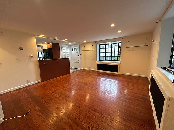 3rd image of 5643 Mosholu Ave