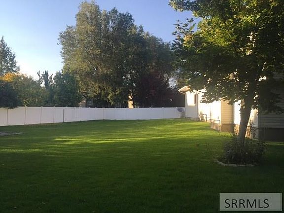 2nd image of 3246 Wexford Cir