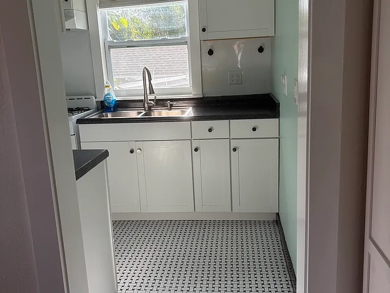 1140 Locust St NE #1/2 — Photo 6