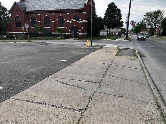 4th image of E State St