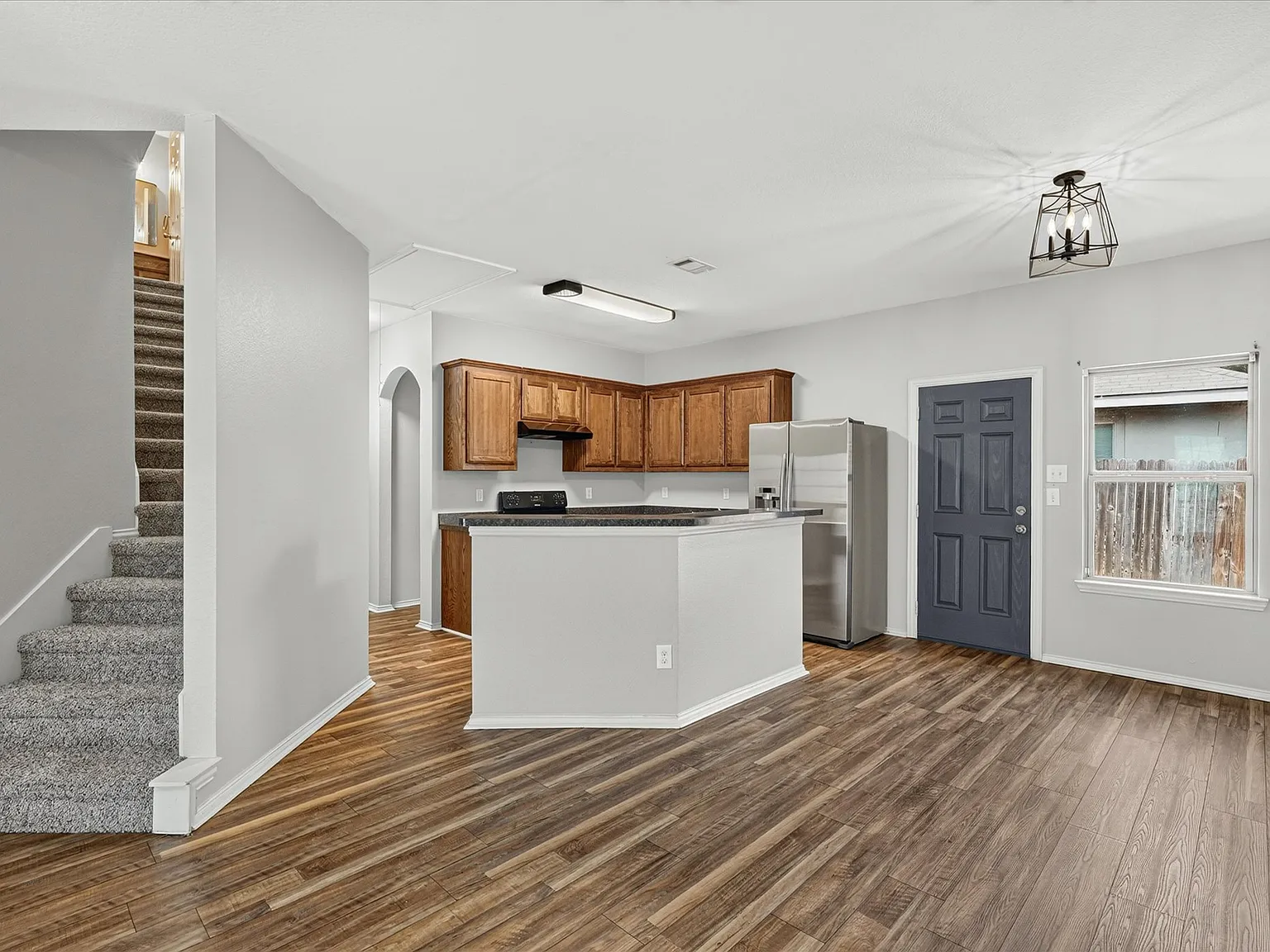 4 bed, 1758 sqft, $2,098 — Photo 3