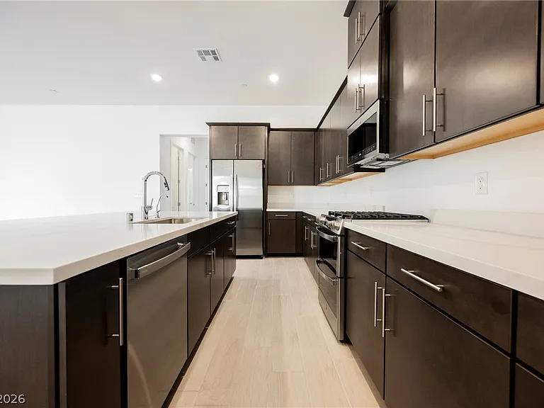 116 Skylar Village Ave — Photo 4