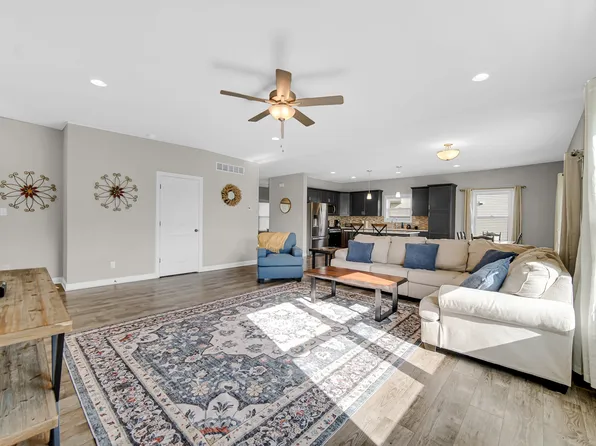 9945 Beacon Pointe Ln, Cedar Lake, IN 46303