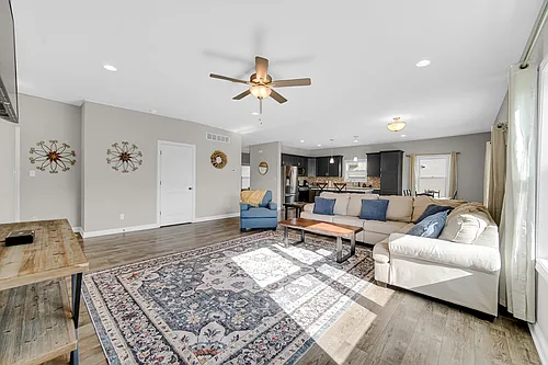 9945 Beacon Pointe Ln Photo 1