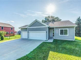 720 6th St, Waukee, IA 50263
