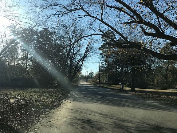 4th image of 233 Cathy Dr