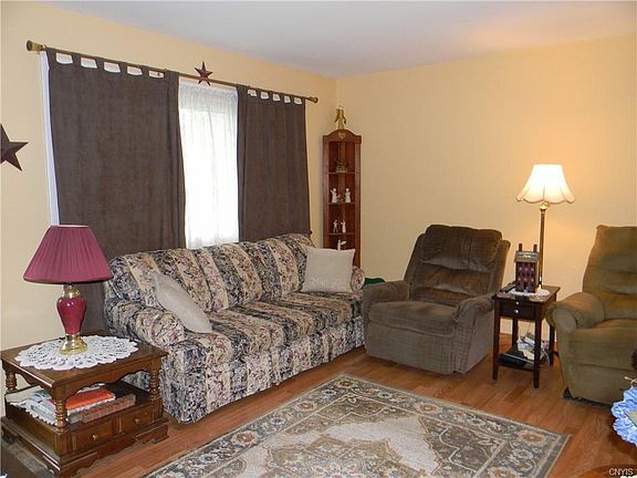 3rd image of 4 Hooker Ave