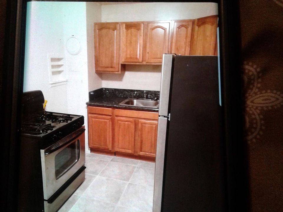 1st image of 521 Thornton Ave