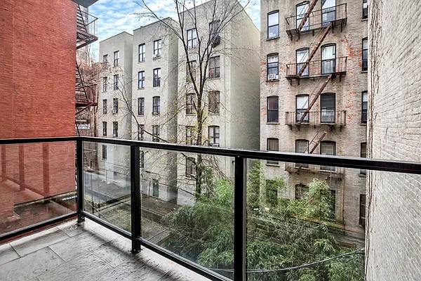 Sold by Isen & Company : Real Estate Advisors | media 8