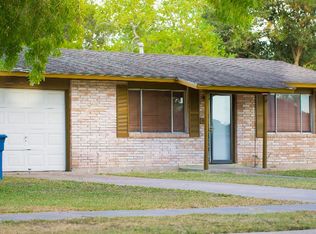 1003 E Clare St, Beeville, TX 78102