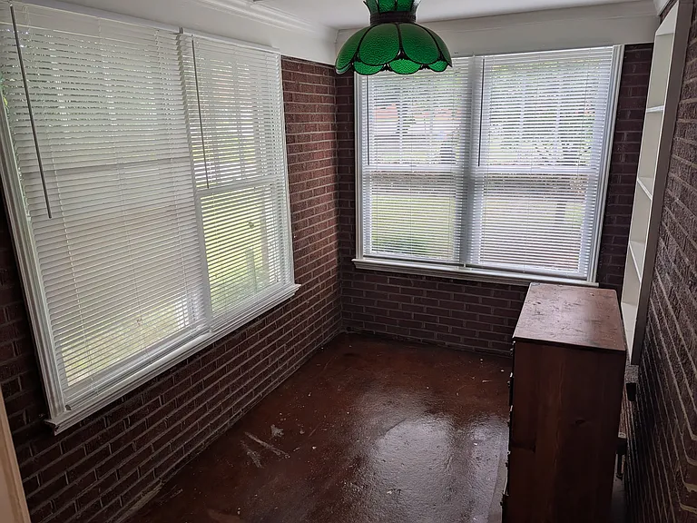 1215 Clarendon St — Photo 27