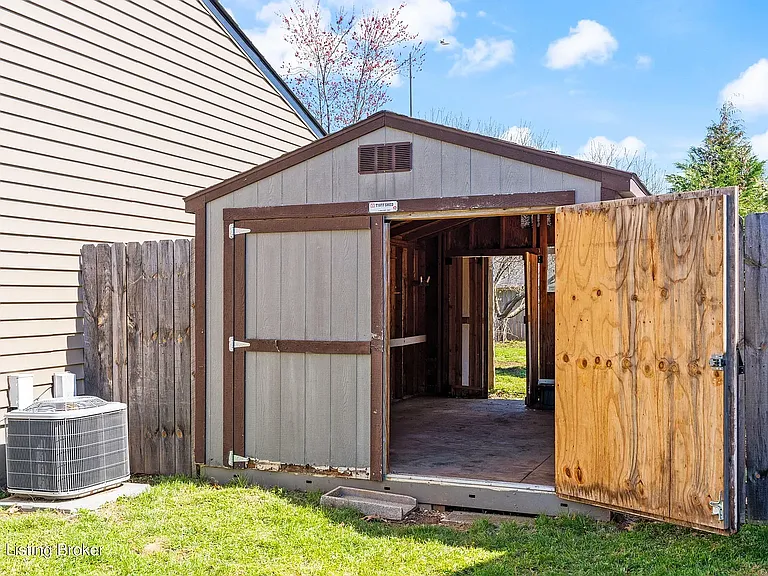 1013 Clerkenwell Rd — Photo 46