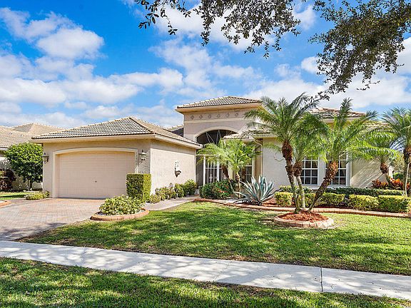 2nd image of 13503 Barcelona Lake Cir