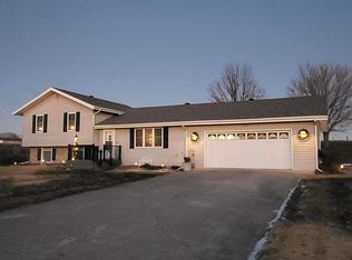 806 Lake Manor Dr, Trenton, MO 64683