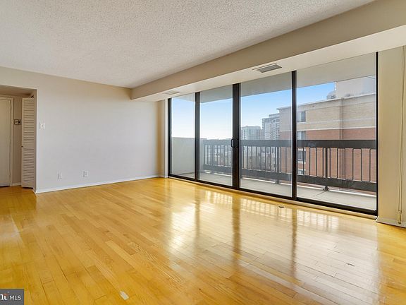 3rd image of 3800 Fairfax Dr APT 1307
