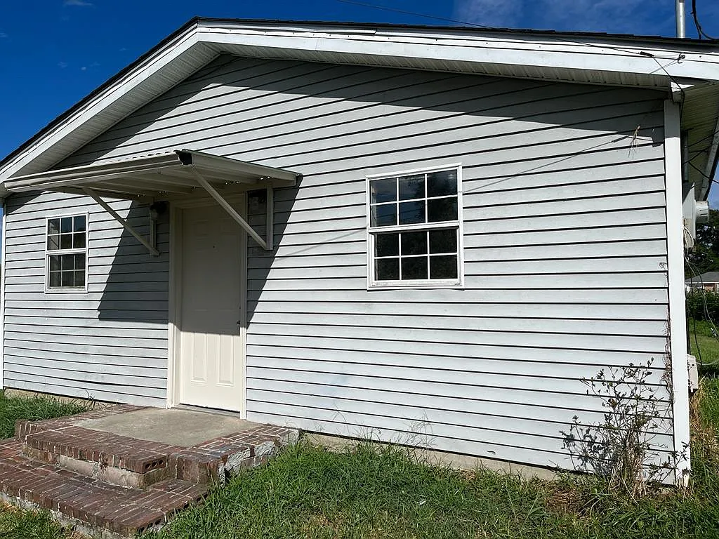 3 bed, 1000 sqft, $1,325 — Photo 2