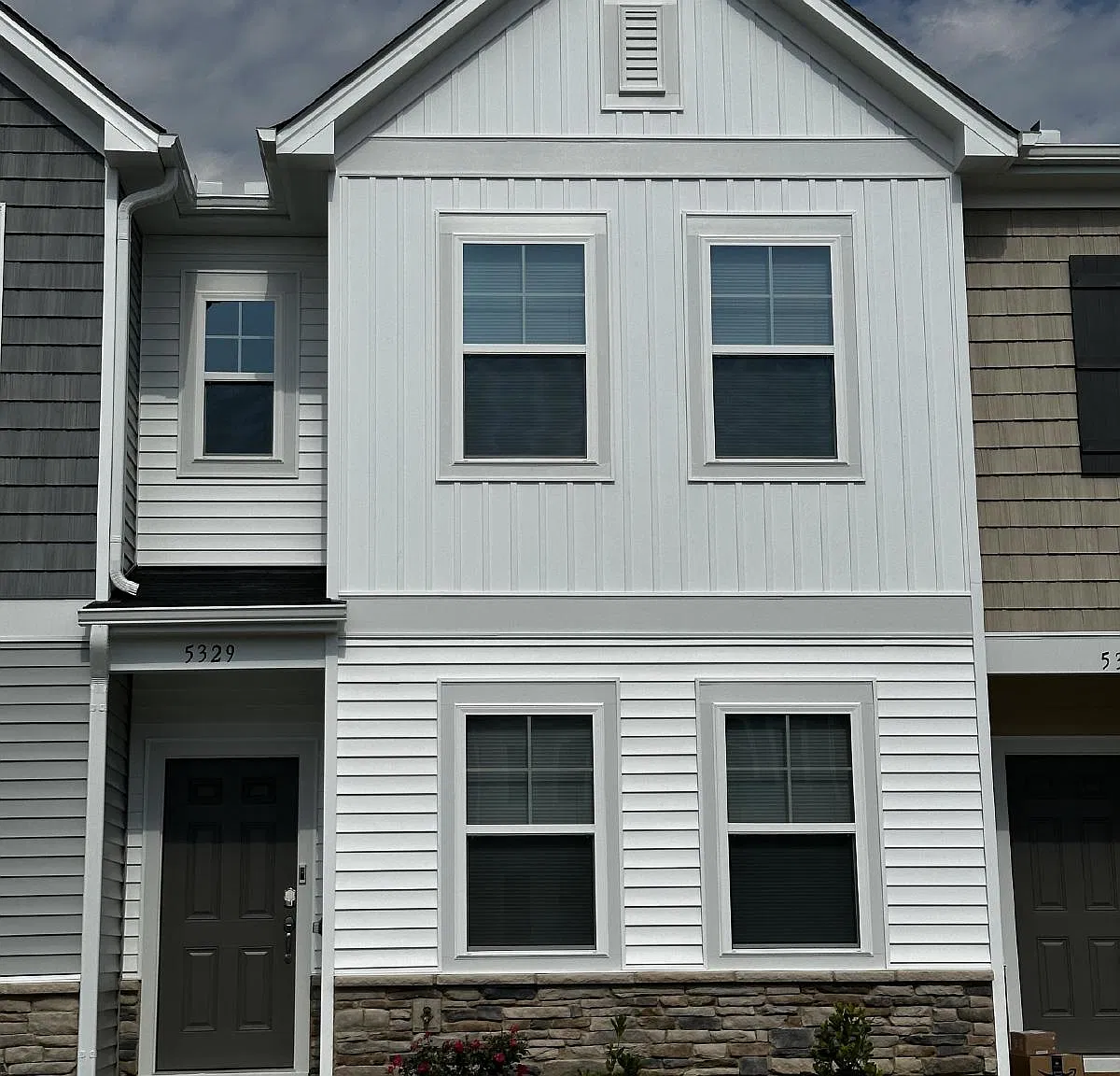 2 bed, 2.5 bath, 1370 sqft, $1,800 — Photo 2