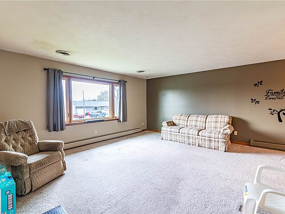 4th image of 252 Shepard Dr